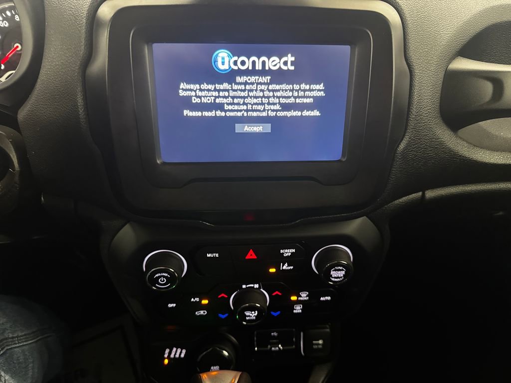 Used 2021 Jeep Renegade Latitude w/ Convenience Group image 14