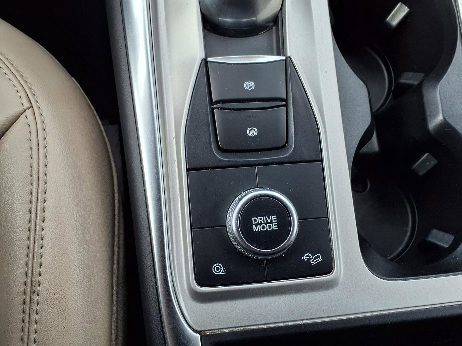 Used 2023 Ford Explorer XLT w/ Equipment Group 202A image 13