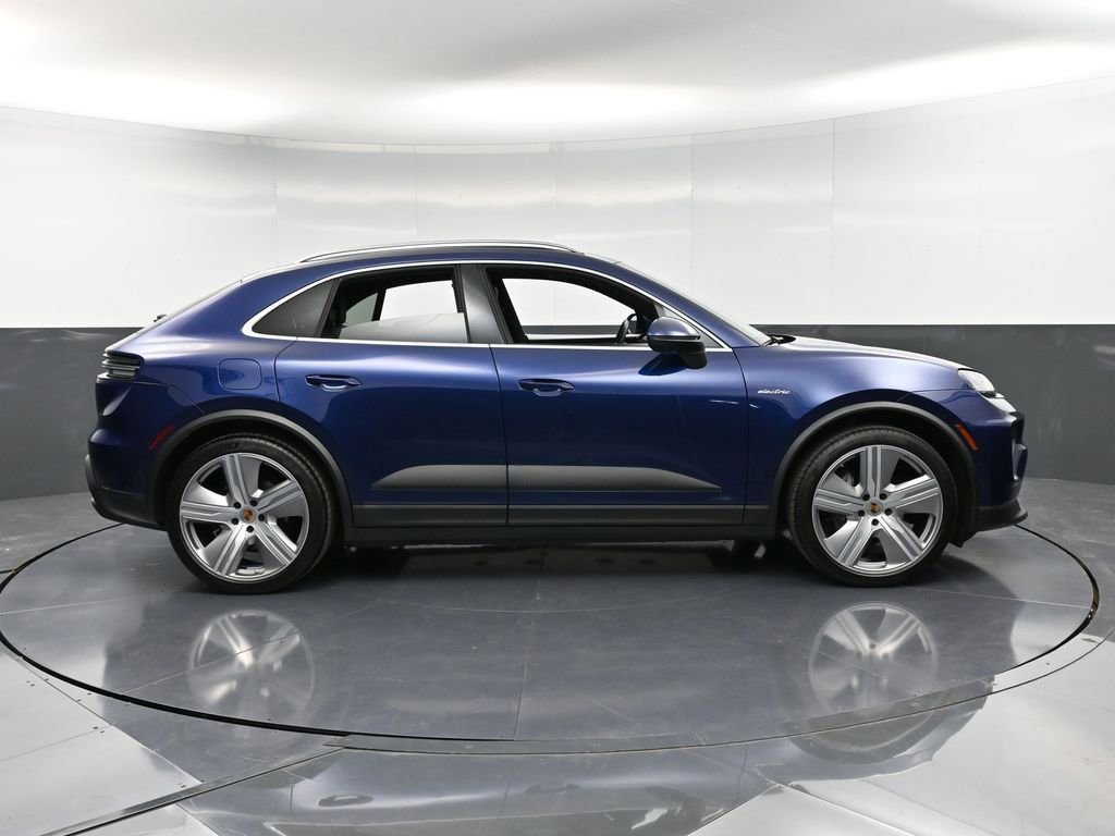 Certified 2024 Porsche Macan 4 Electric image 9