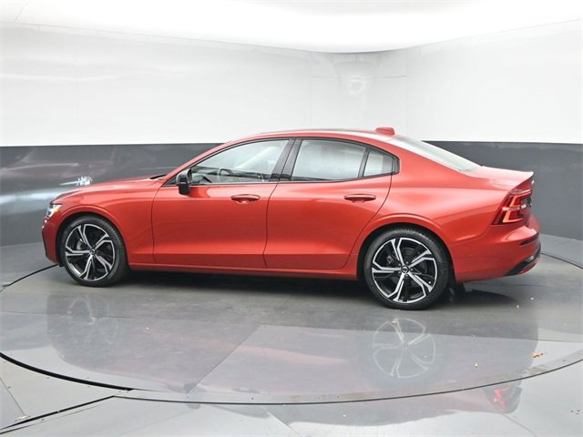 Used 2023 Volvo S60 B5 Plus image 5