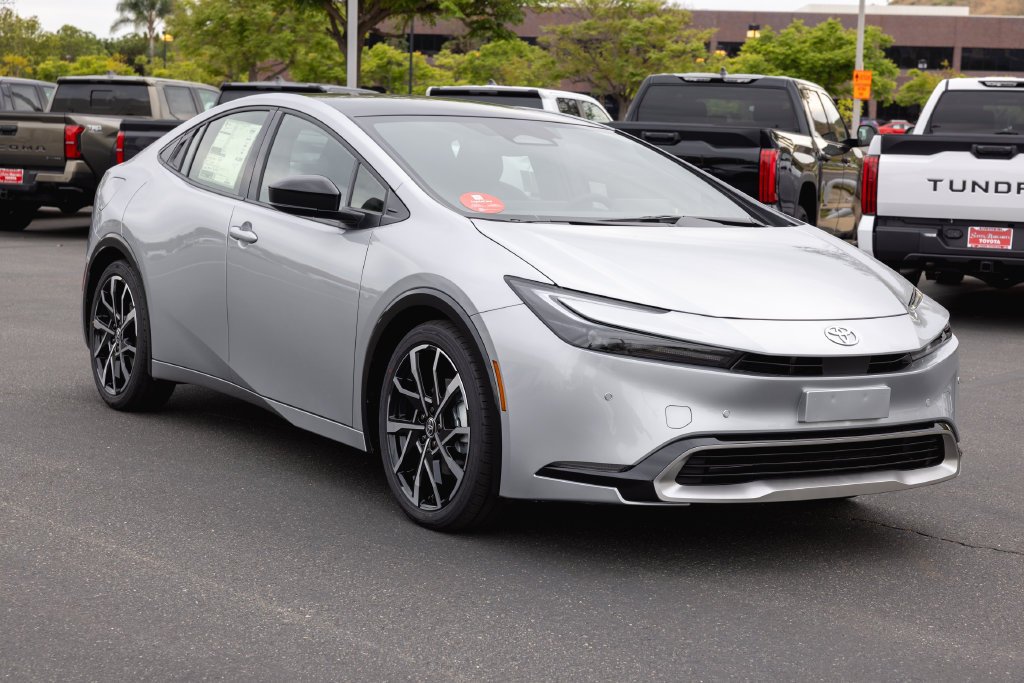 New 2027 Toyota Prius Plug-In Hybrid w/ Limited Premium Package FWD image 3