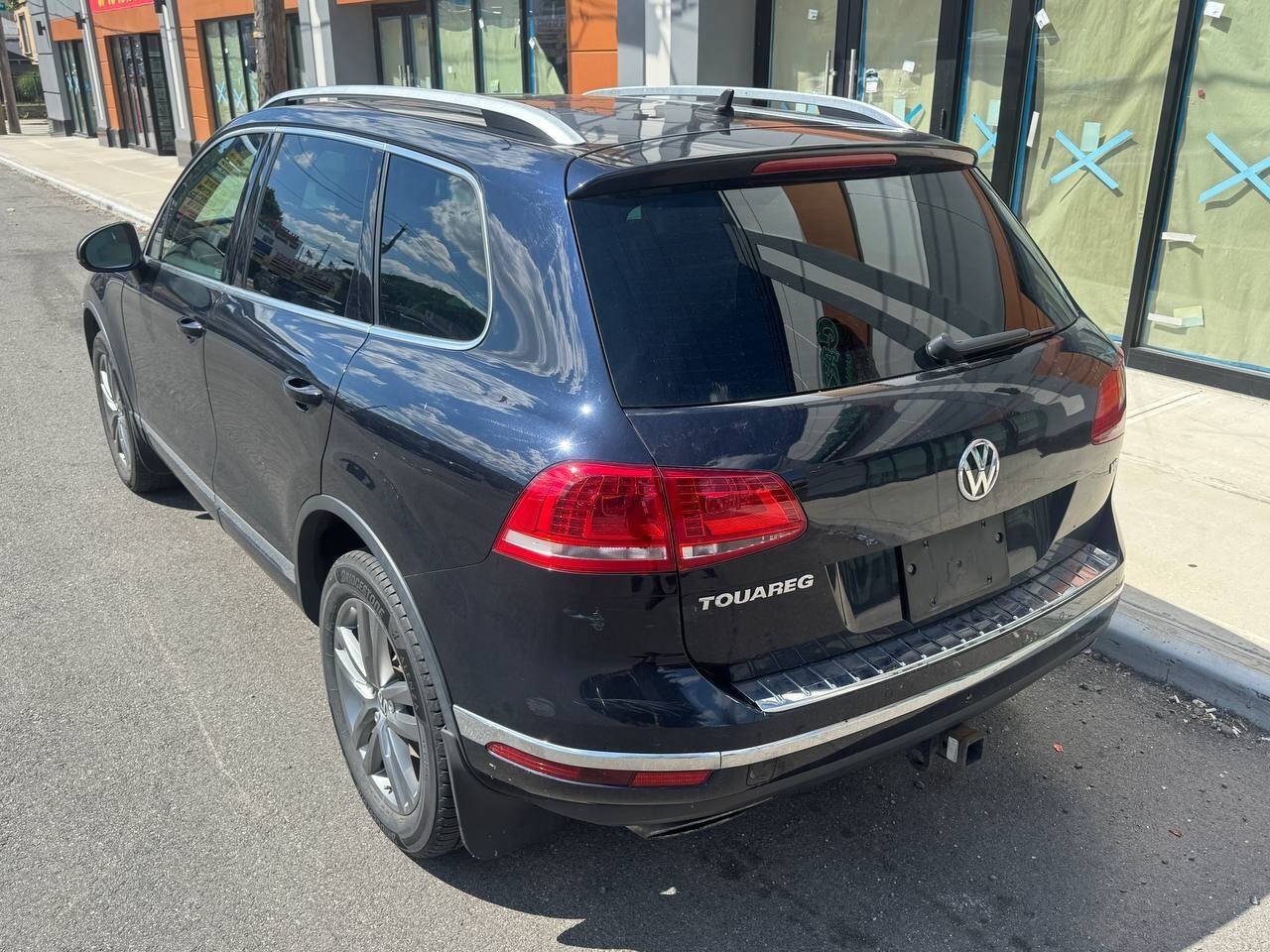 Used 2015 Volkswagen Touareg VR6 AWD/4WD image 4
