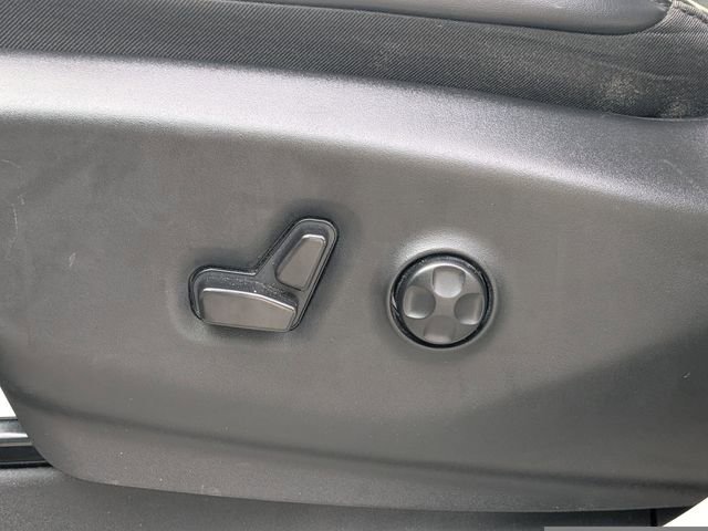 Used 2023 Chrysler Pacifica Touring-L image 20