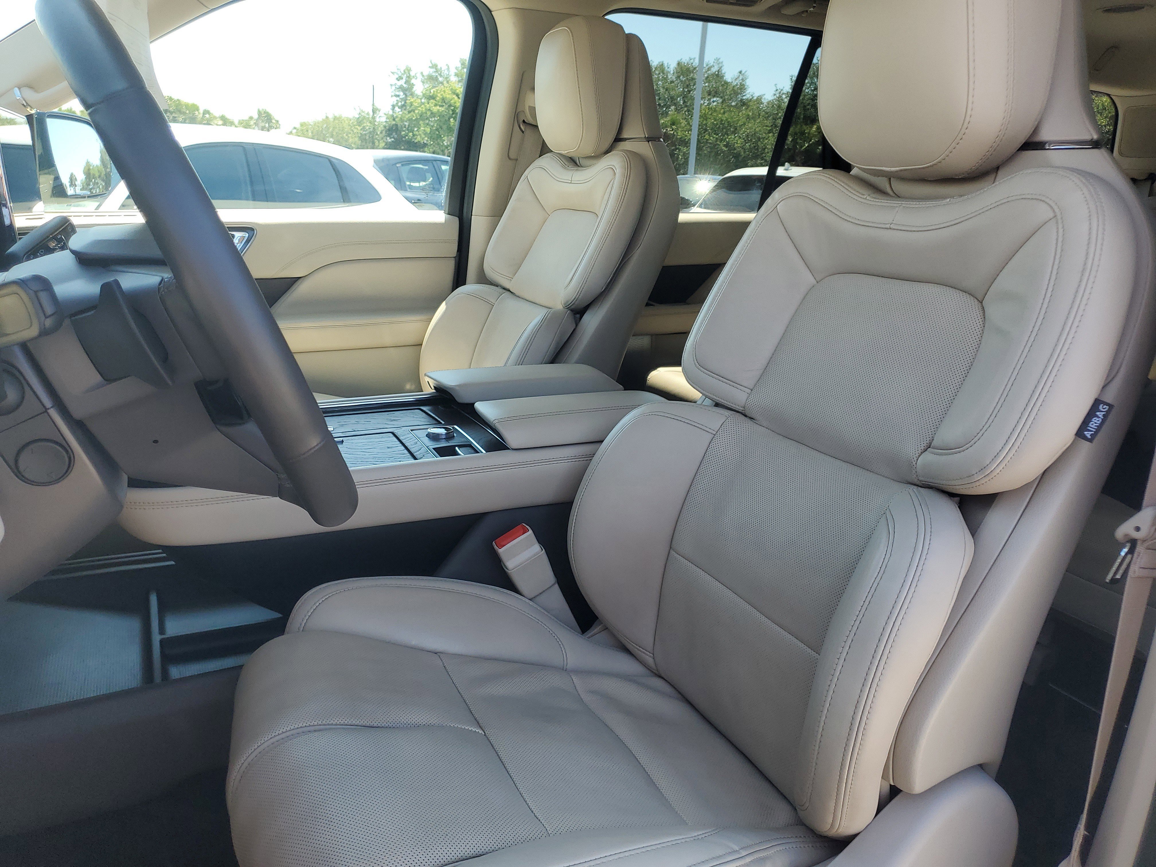 Used 2021 Lincoln Navigator Reserve w/ Luxury Package AWD/4WD image 21