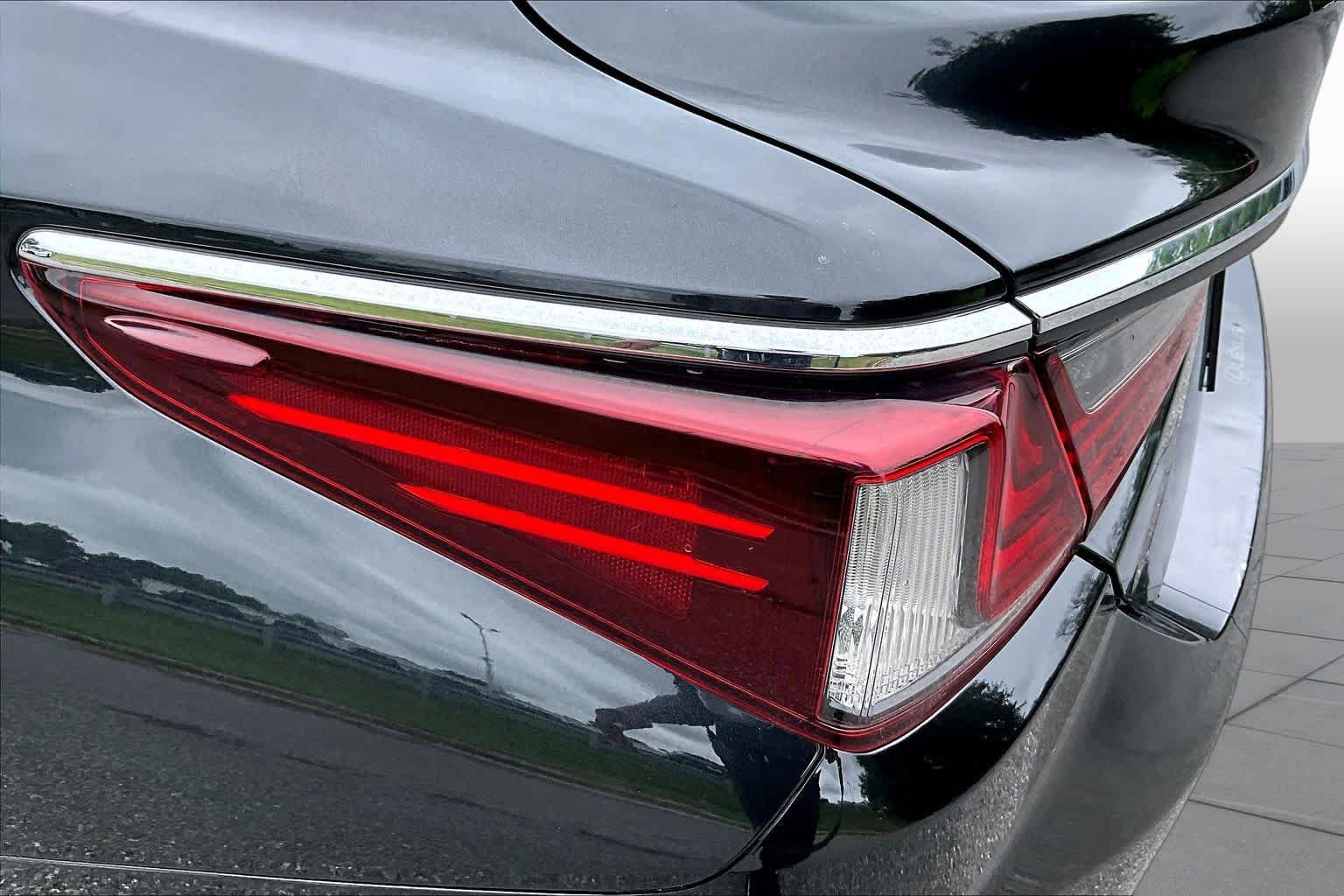 Used 2022 Lexus ES 350 w/ Accessory Package 2 FWD image 29