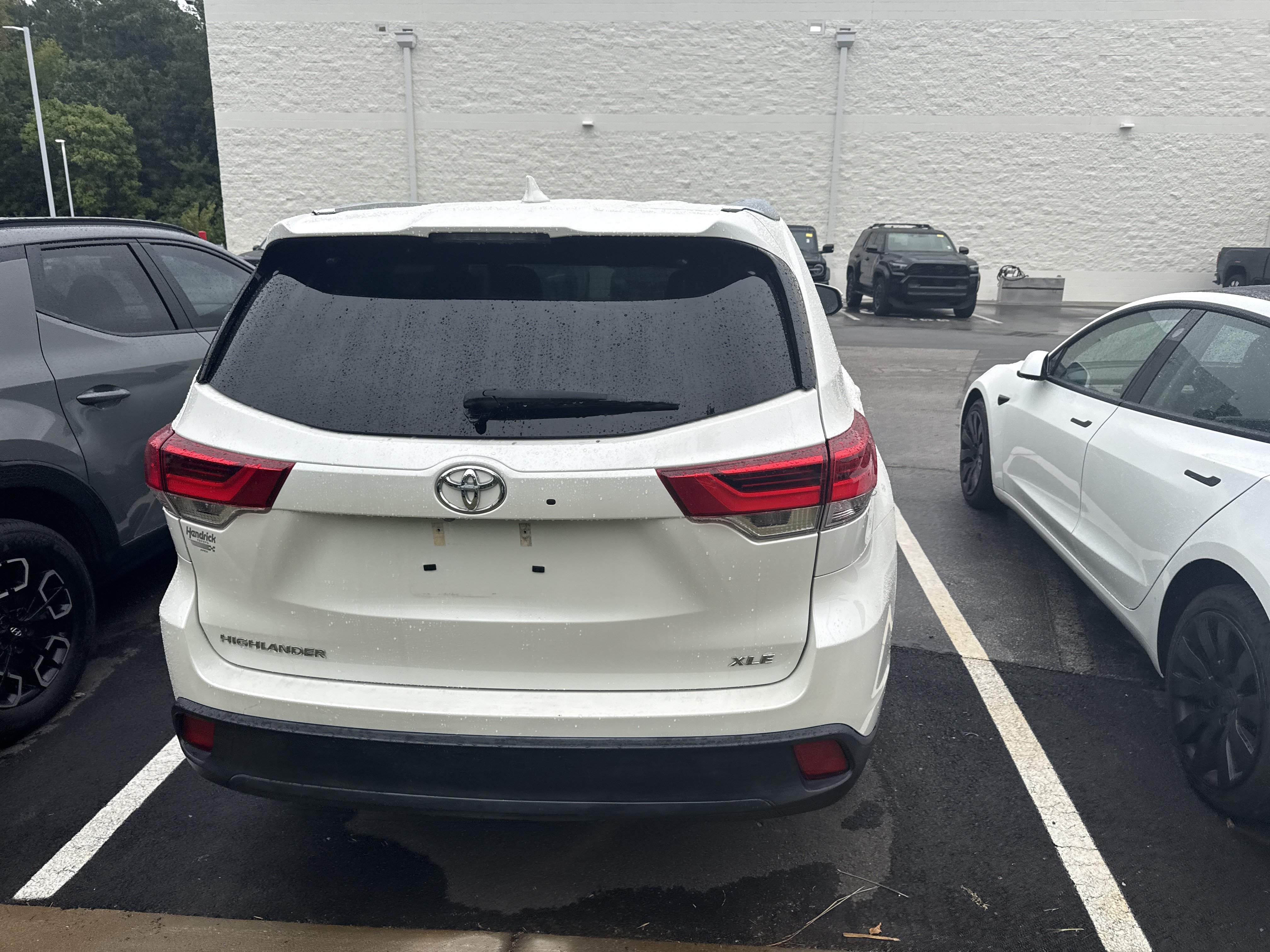 Used 2019 Toyota Highlander XLE FWD image 7