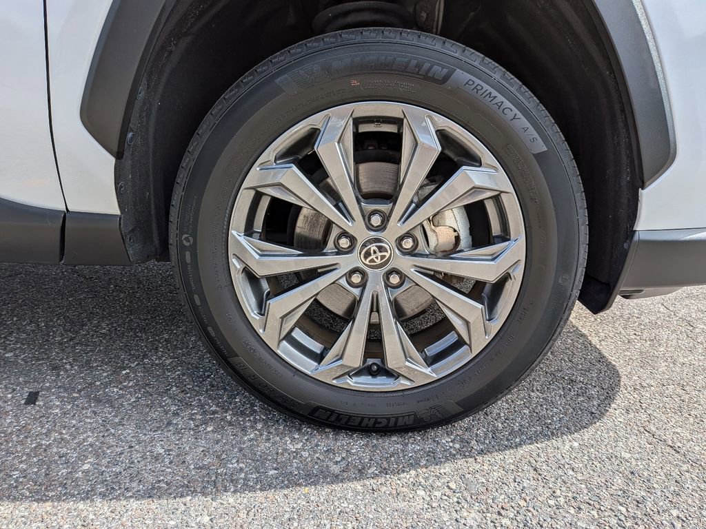 Used 2023 Toyota RAV4 XLE Premium image 11