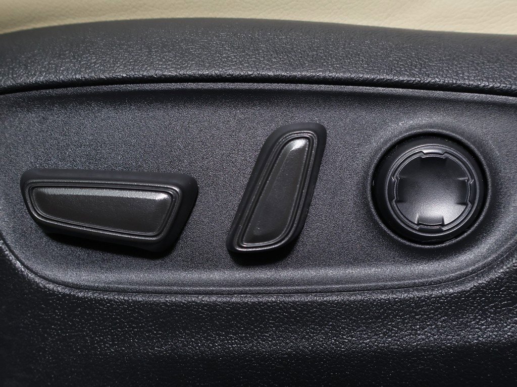 Used 2022 Toyota Sienna Limited image 30