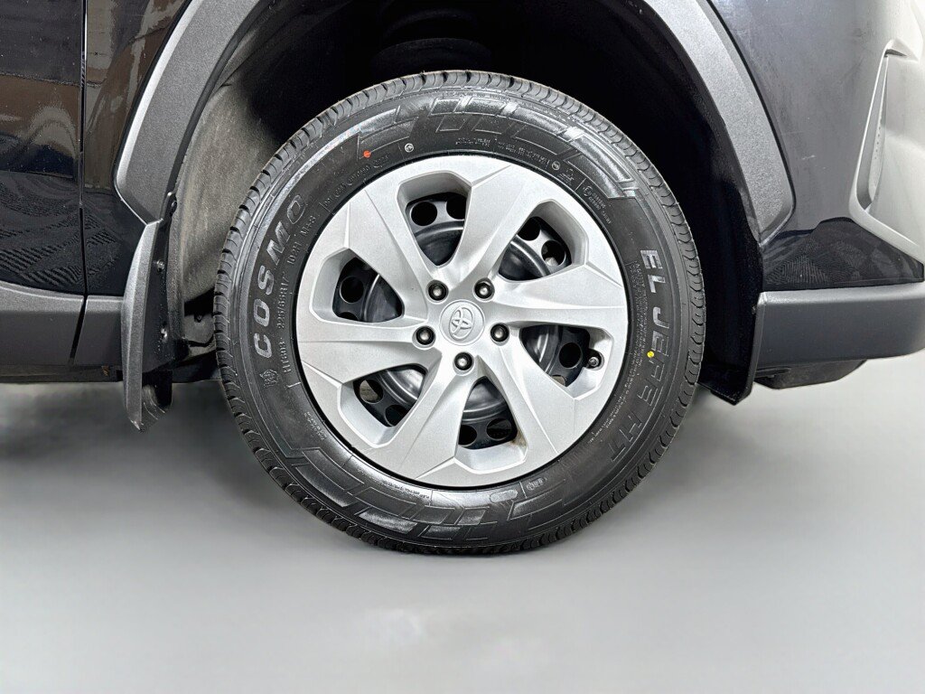 Used 2021 Toyota RAV4 LE FWD image 41