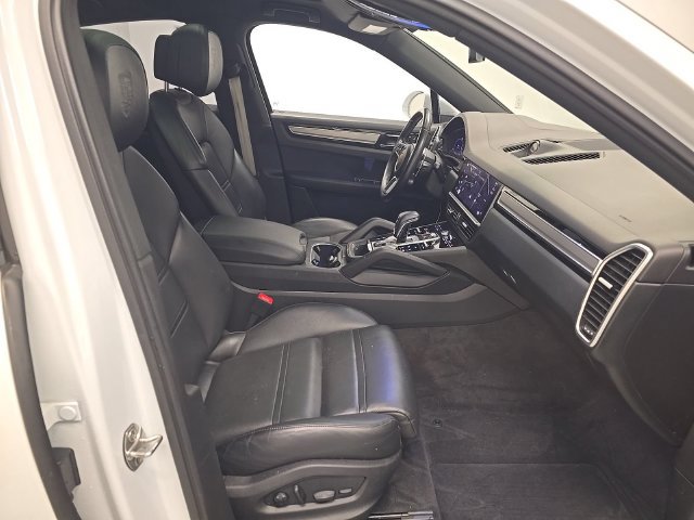 Used 2023 Porsche Cayenne Platinum Edition AWD/4WD image 15