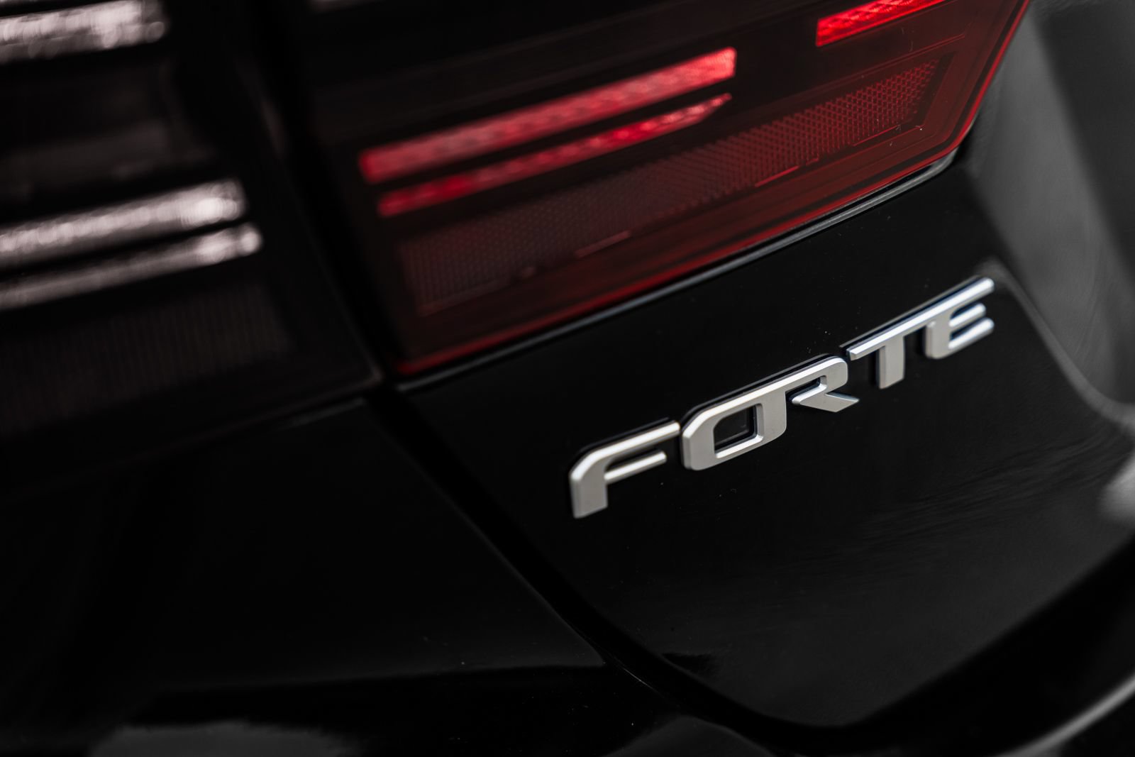 Used 2023 Kia Forte GT-Line w/ GT-Line Technology Package FWD image 7