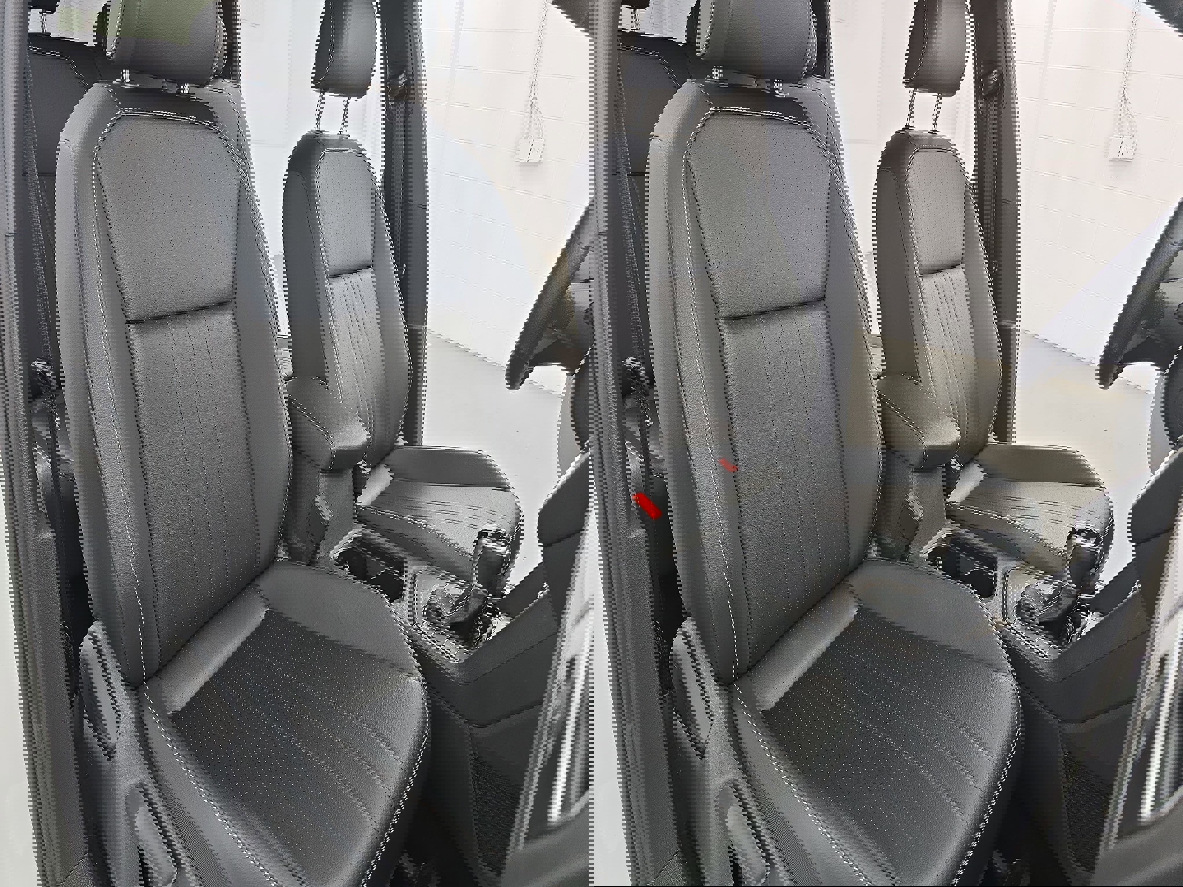 Certified 2024 Volkswagen Tiguan SE R-Line image 10