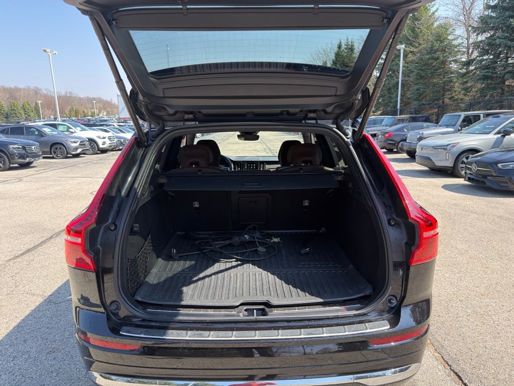 Used 2023 Volvo XC60 T8 Plus image 34