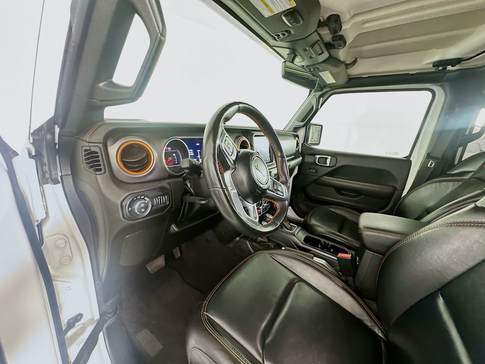 Used 2022 Jeep Gladiator Mojave w/ LED Lighting Group AWD/4WD image 9