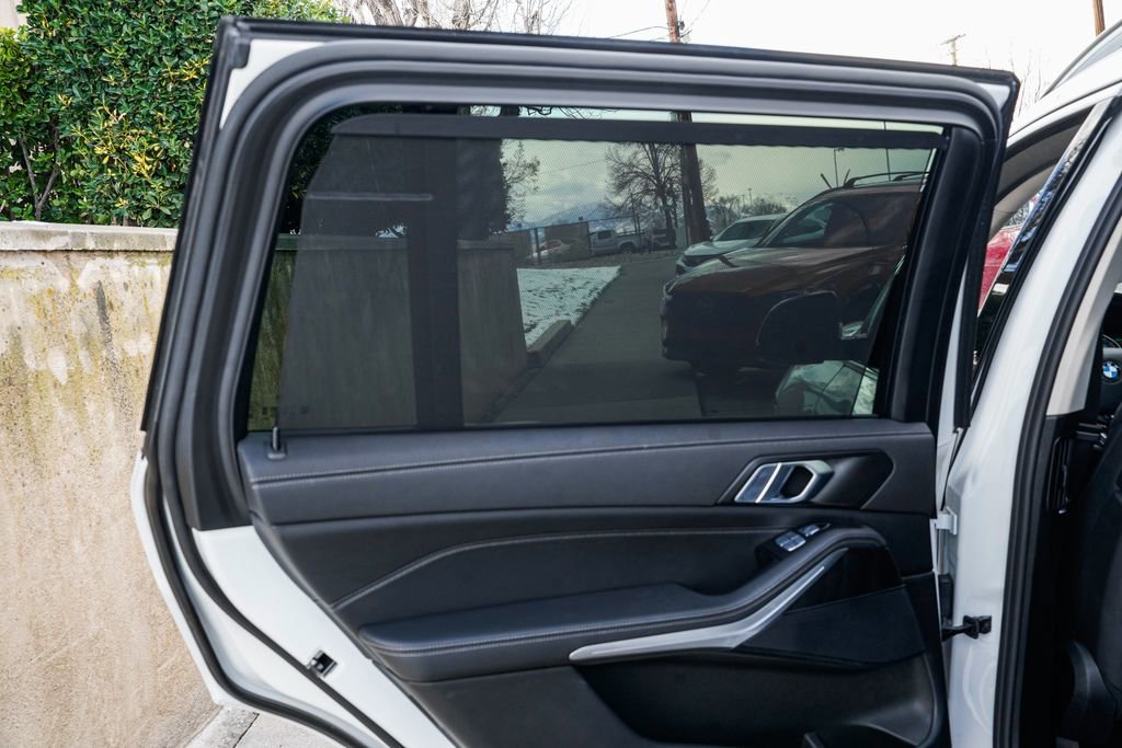 Used 2022 BMW X7 xDrive40i w/ Executive Package image 17