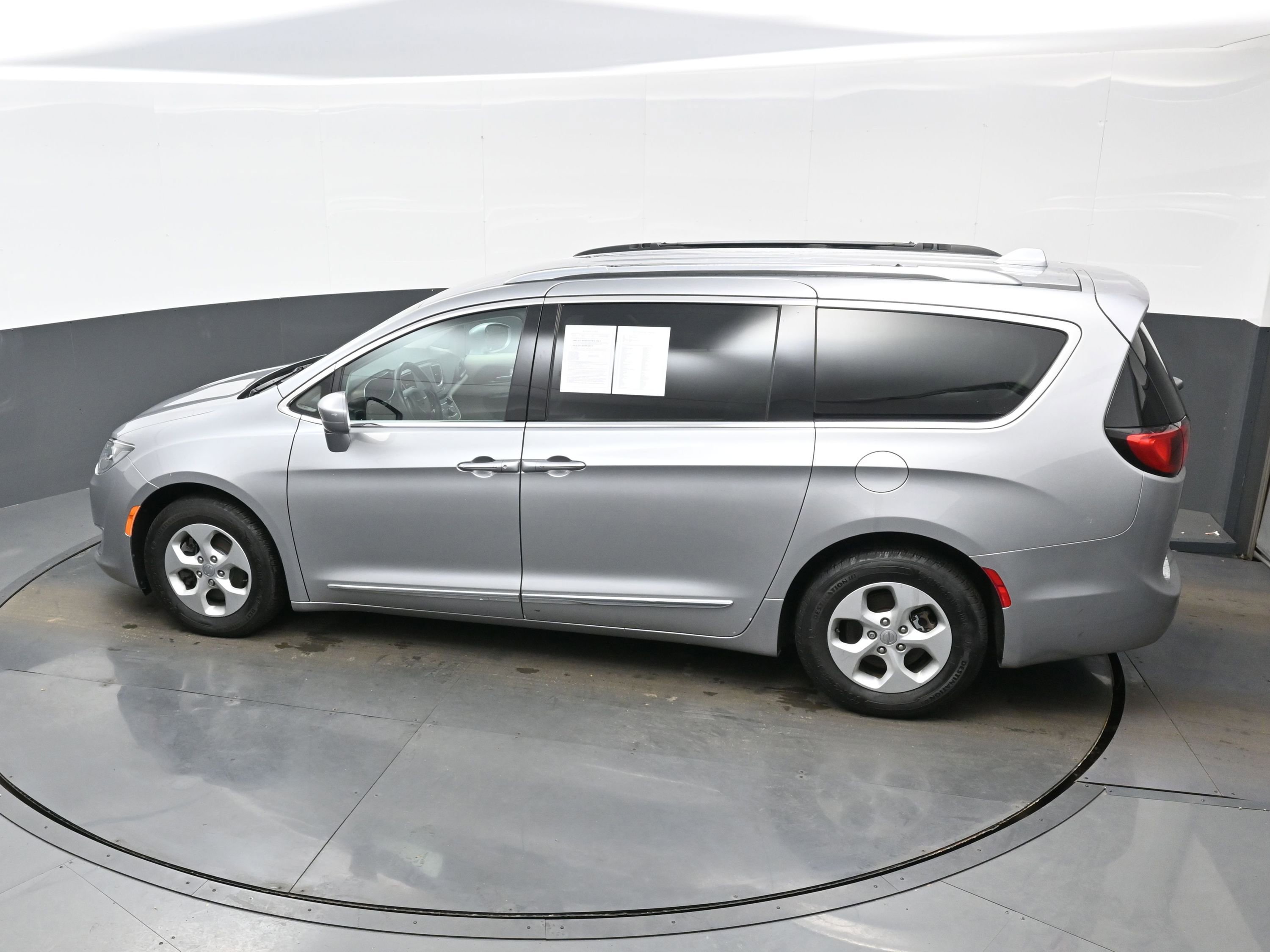 Used 2017 Chrysler Pacifica Touring-L Plus image 36