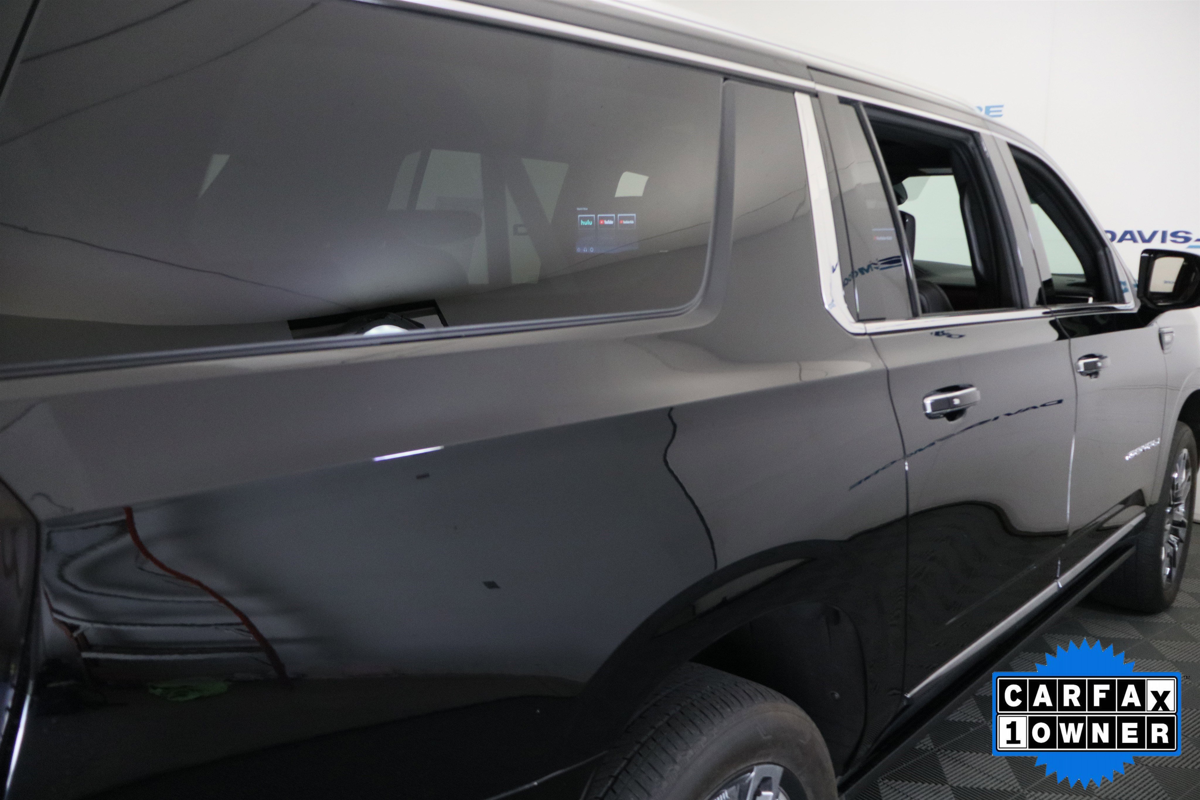 Used 2023 GMC Yukon XL Denali Ultimate AWD/4WD image 7