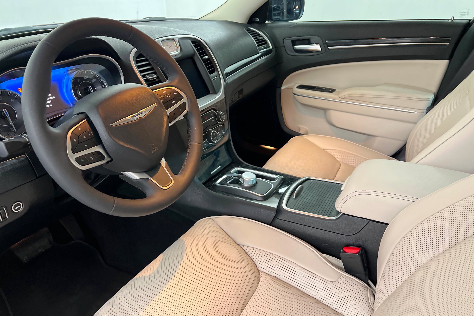 Certified 2022 Chrysler 300 Touring L w/ Comfort Group RWD image 15