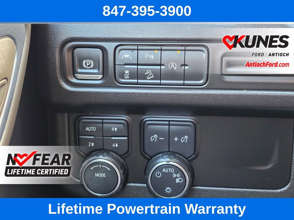 Used 2024 Chevrolet Tahoe Premier AWD/4WD image 39