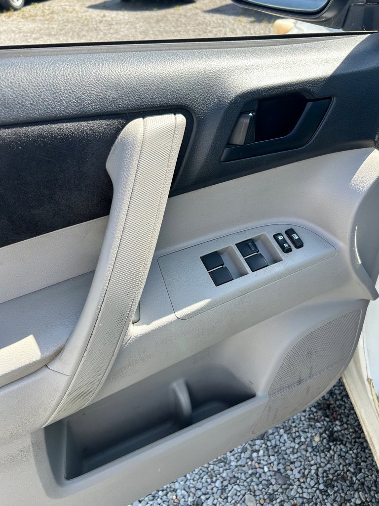 Used 2011 Toyota Highlander 2WD image 5