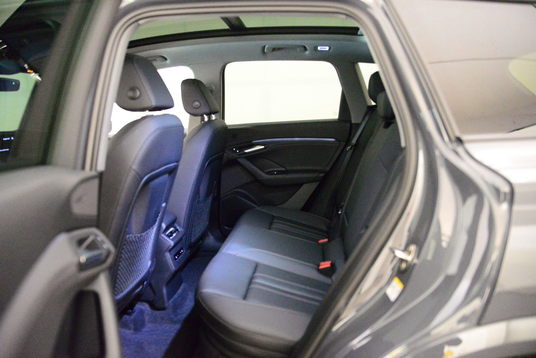 Certified 2025 Audi Q6 e-tron Premium w/ Convenience Package image 11