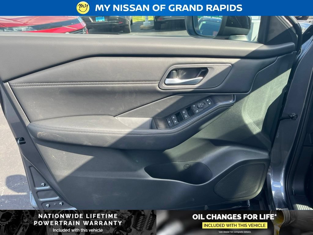 New 2026 Nissan Rogue Dark Armor AWD/4WD image 11