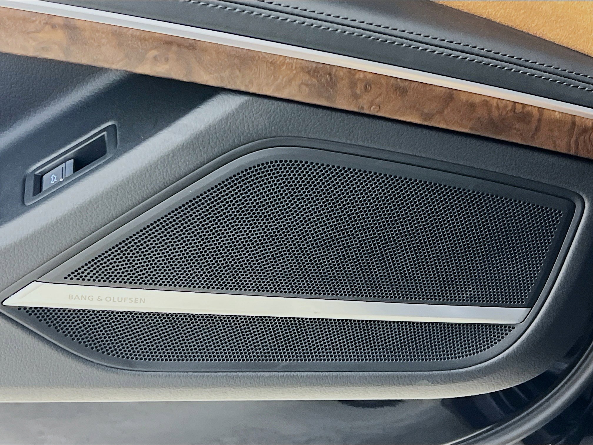 Used 2025 Audi A8 L 3.0T w/ Executive Package image 19