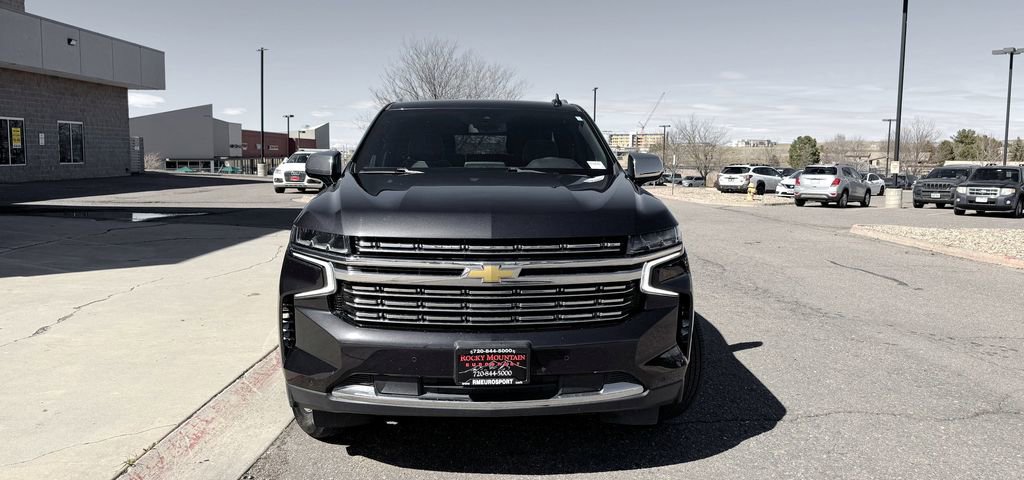 Used 2023 Chevrolet Suburban Premier image 3