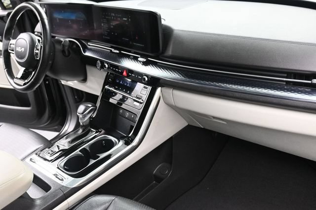 Used 2023 Kia Carnival SX Prestige w/ Paint Protection Package FWD image 32