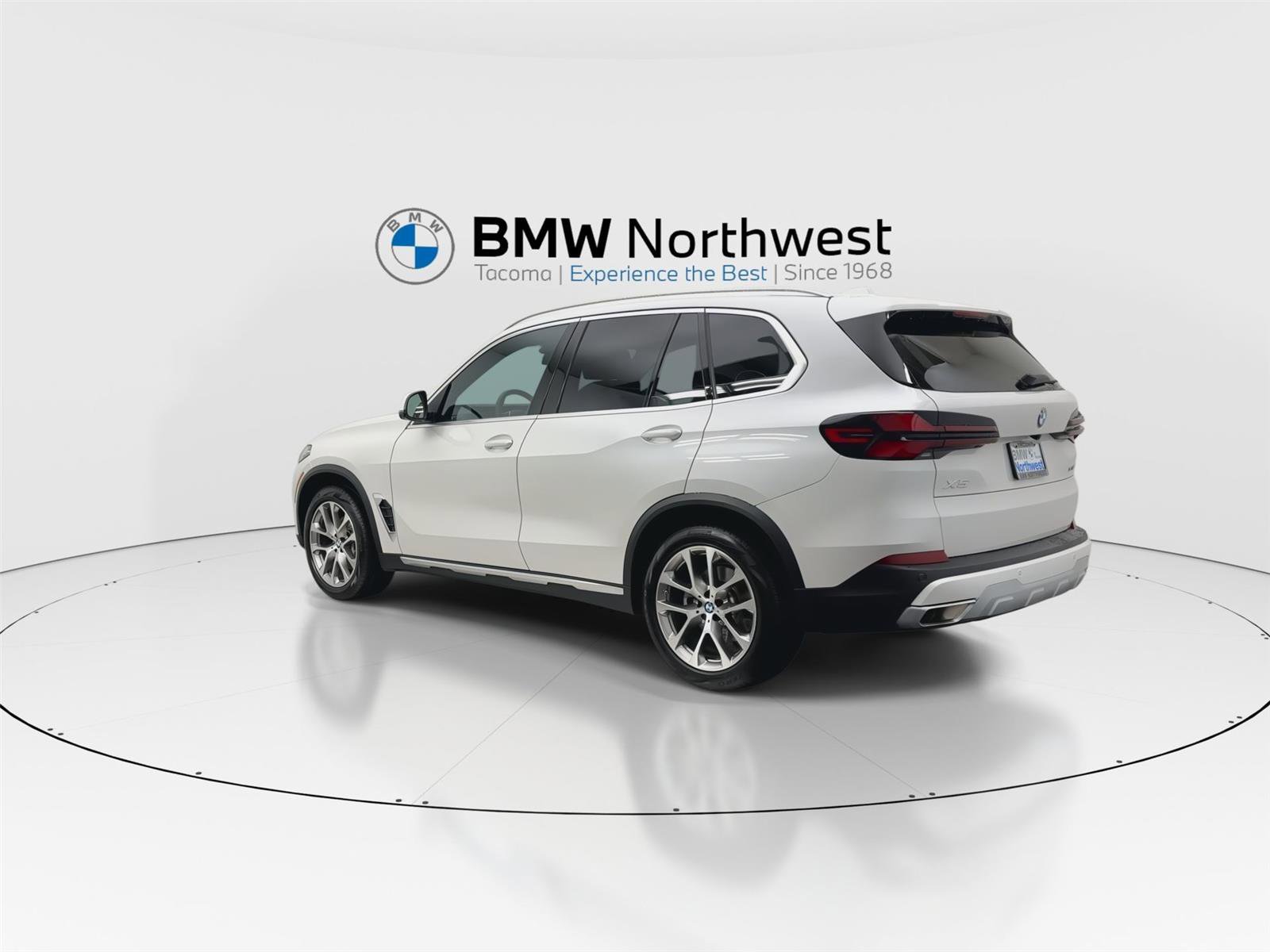 Used 2024 BMW X5 xDrive40i w/ Premium Package image 12