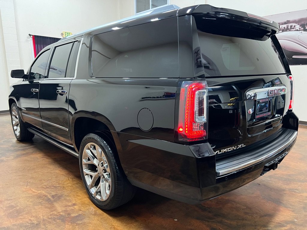 Used 2020 GMC Yukon XL Denali w/ Denali Premium Package RWD image 7