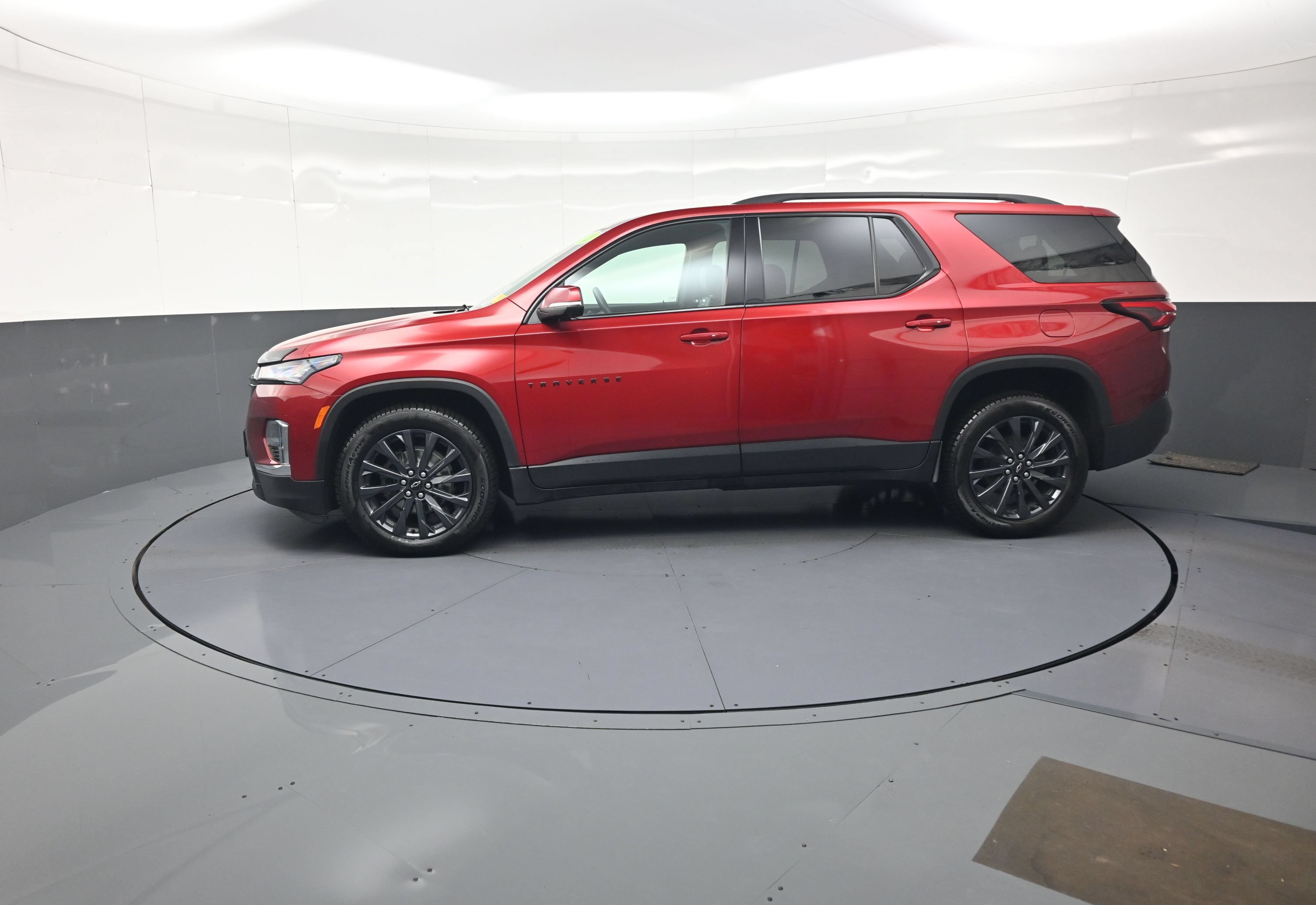 Used 2023 Chevrolet Traverse RS w/ LPO, Floor Liner Package AWD/4WD image 6