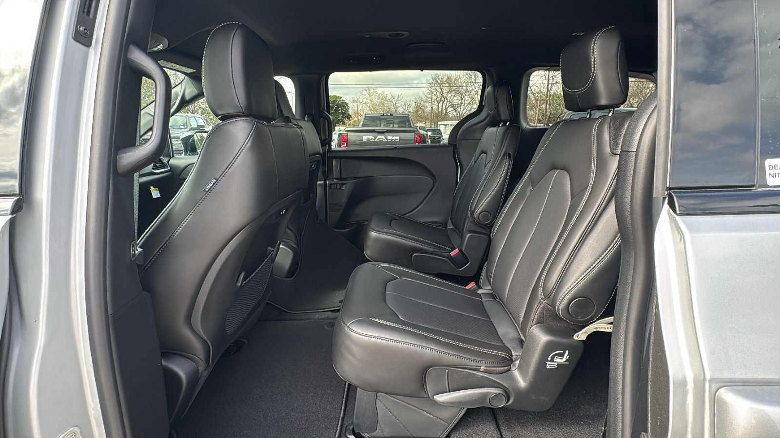 New 2026 Chrysler Pacifica Select w/ S Appearance Package FWD image 14
