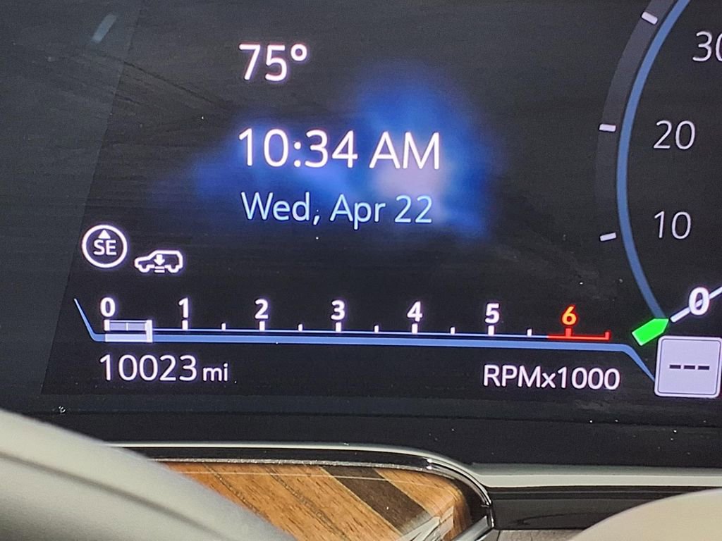 Used 2022 Cadillac Escalade Premium Luxury Platinum RWD image 19