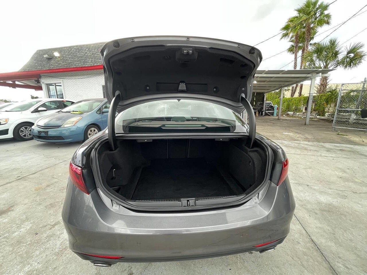 Used 2017 Alfa Romeo Giulia AWD image 9