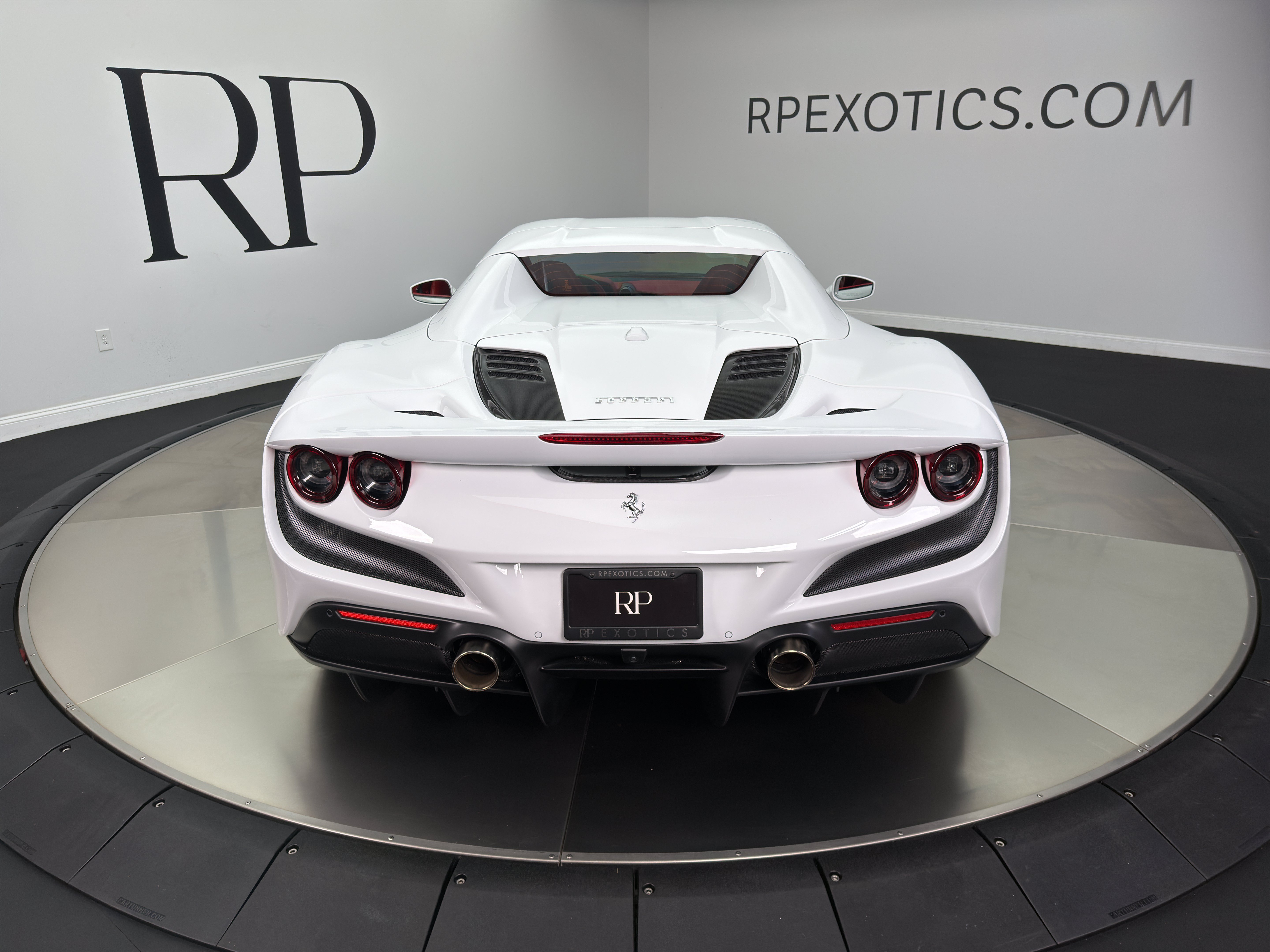 Used 2023 Ferrari F8 Tributo RWD image 16
