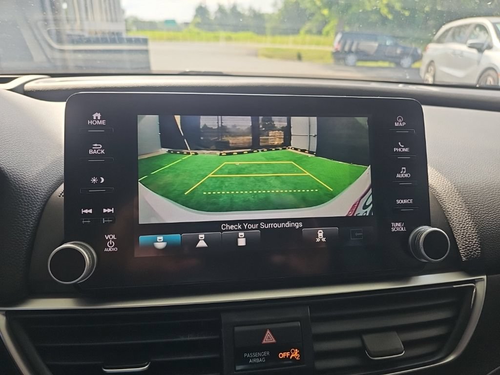 Used 2019 Honda Accord Touring image 18