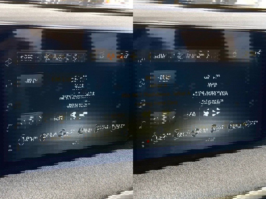 Used 2025 Nissan Kicks SV image 19