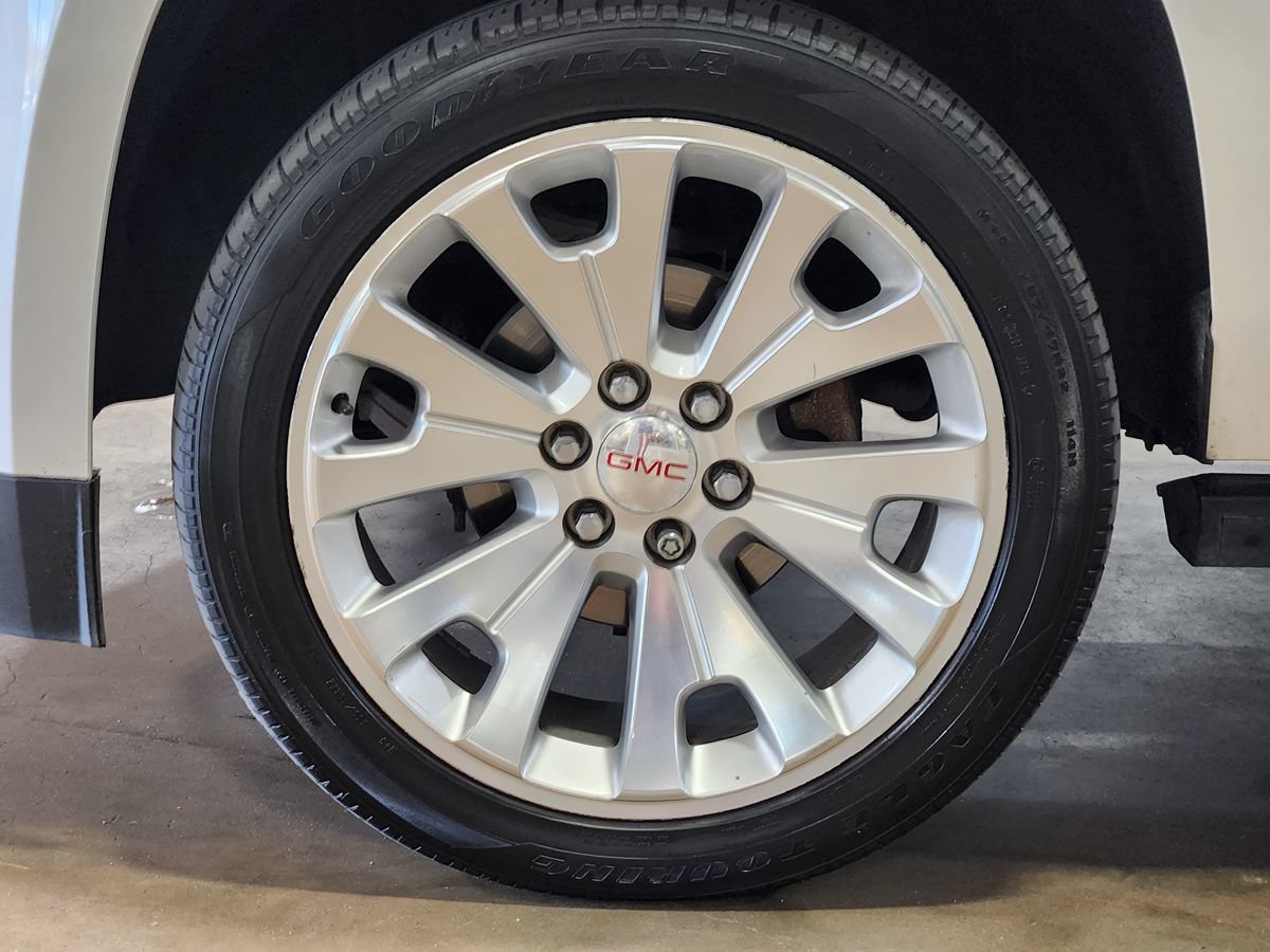 Used 2015 GMC Yukon Denali w/ Premium Package AWD/4WD image 24