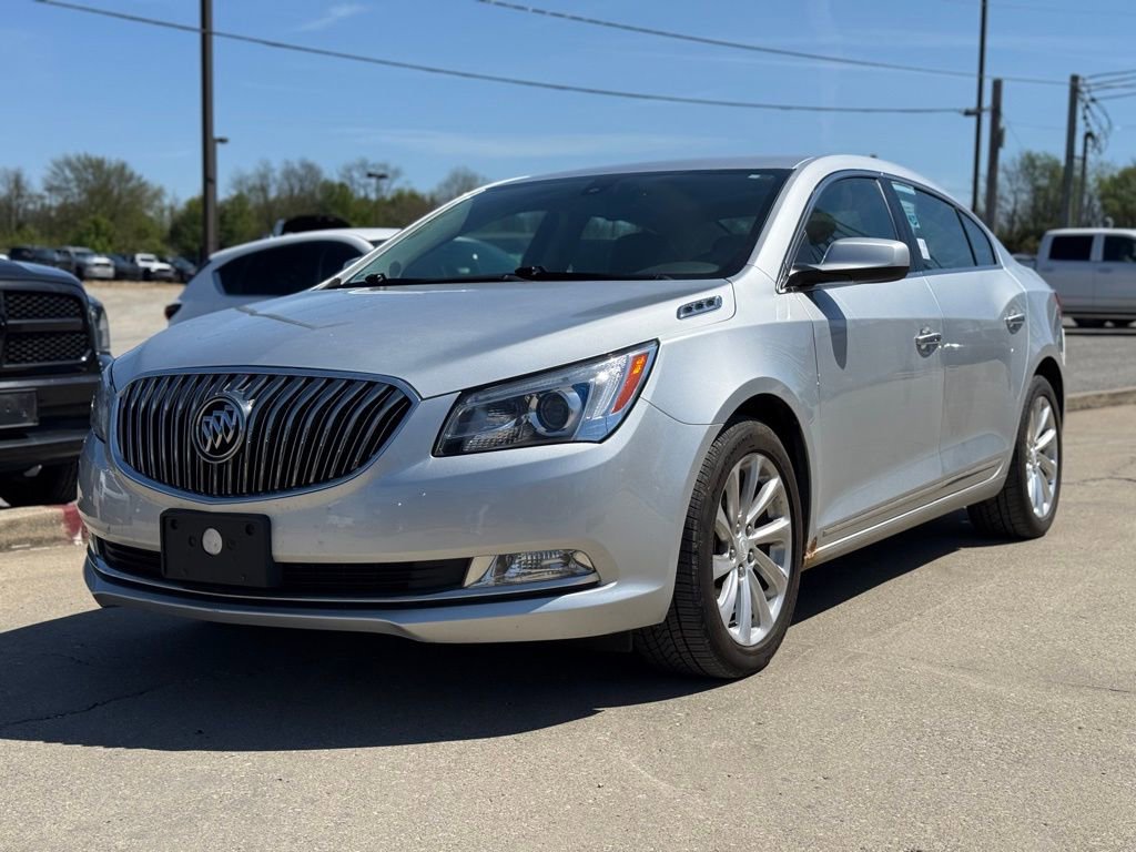 Used 2016 Buick LaCrosse image 2