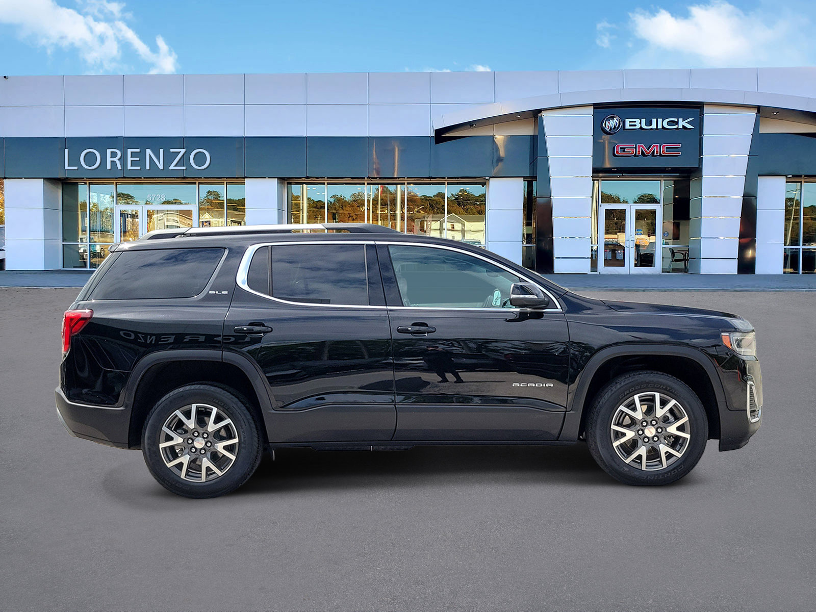 Used 2023 GMC Acadia SLE w/ Driver Convenience Package FWD image 4
