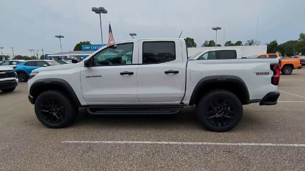 New 2025 Chevrolet Colorado Trail Boss w/ Off-Road Front Bumper Package image 6