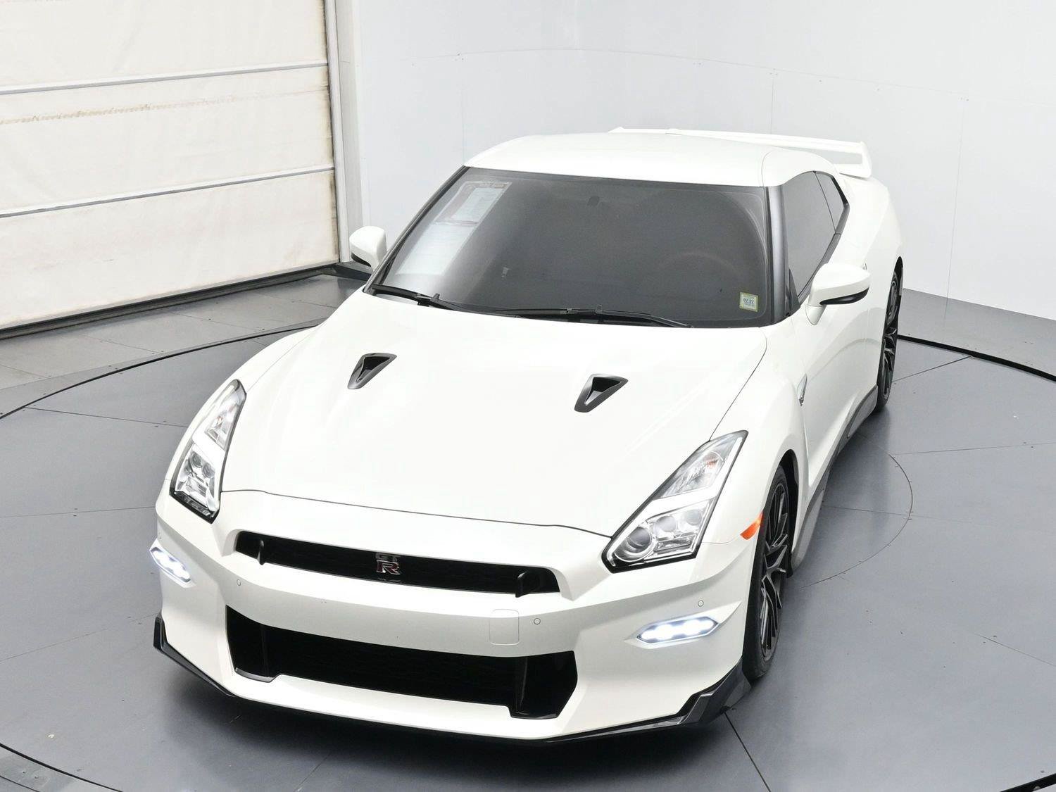 Certified 2024 Nissan GT-R Premium w/ Premium Interior Package AWD/4WD image 42