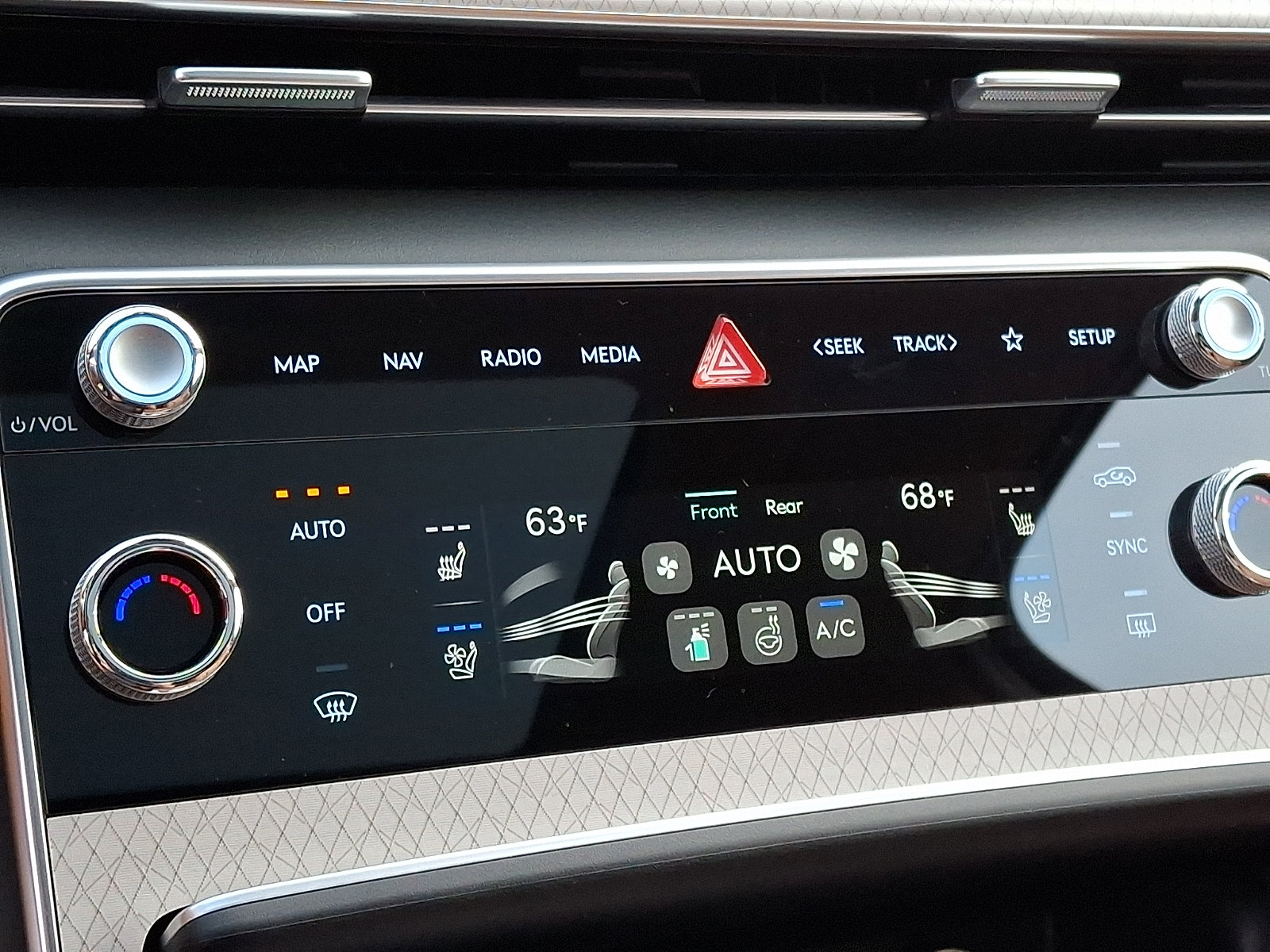 Certified 2025 Genesis GV80 3.5T Prestige AWD/4WD image 18