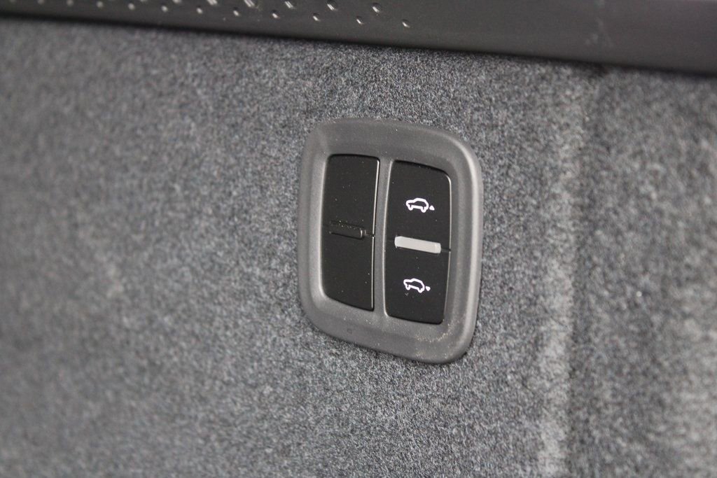 Certified 2024 Porsche Macan 4 Electric image 33