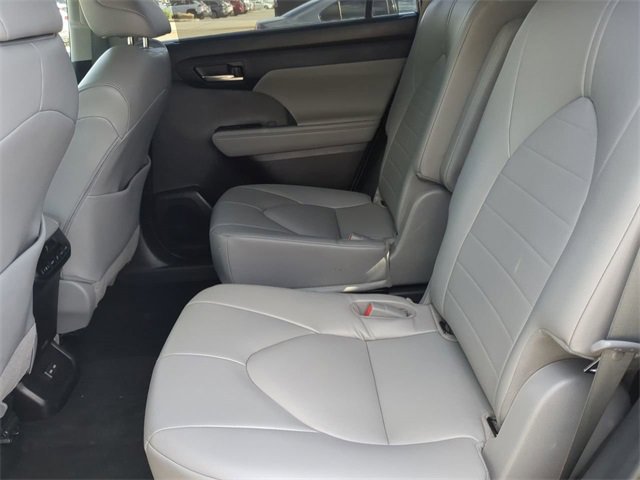 Certified 2022 Toyota Highlander XLE image 14