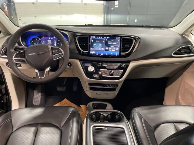 Used 2024 Chrysler Pacifica Touring-L image 26