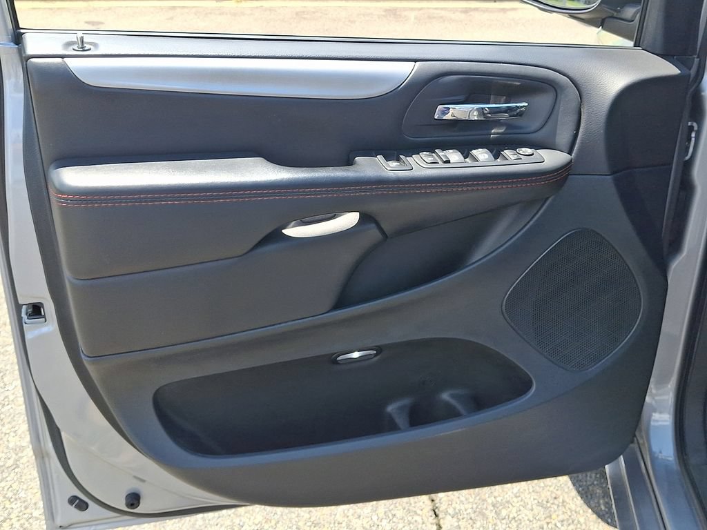 Used 2018 Dodge Grand Caravan GT FWD image 12