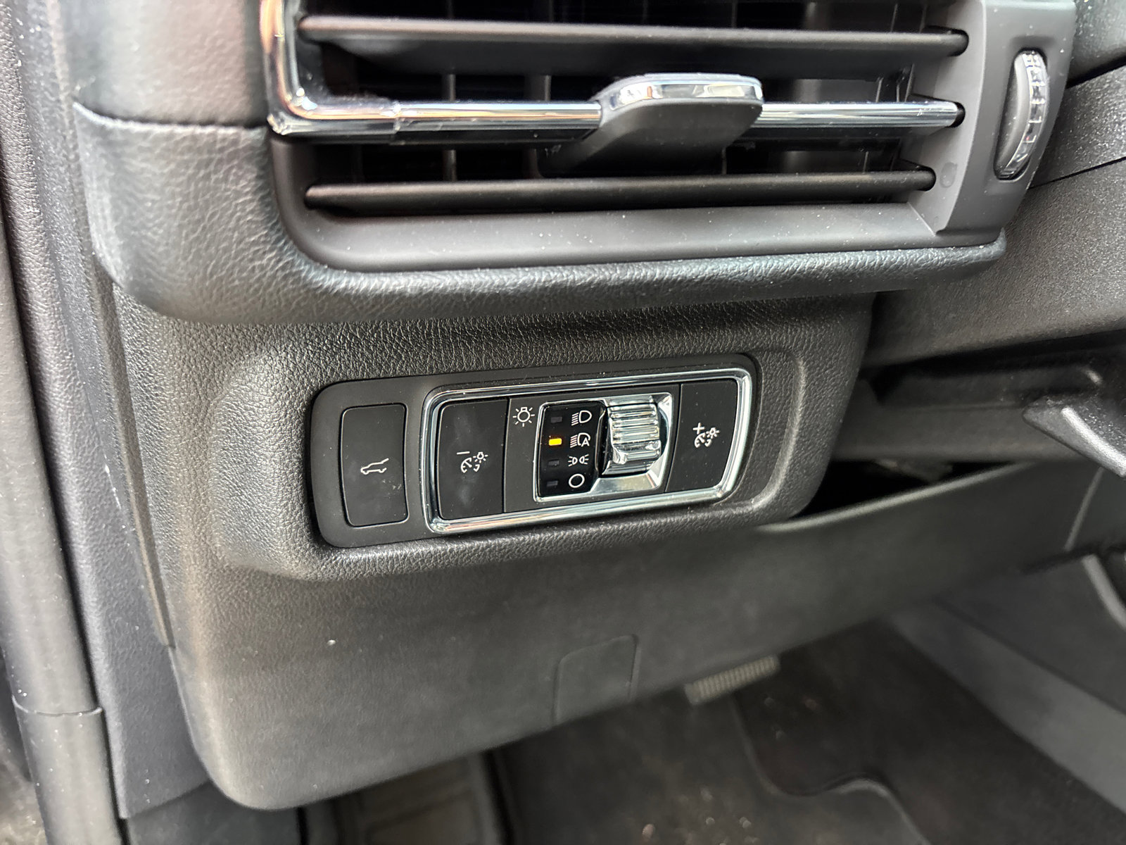 Certified 2022 Lincoln Corsair FWD image 14