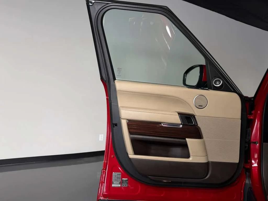 Used 2013 Land Rover Range Rover HSE AWD/4WD image 25